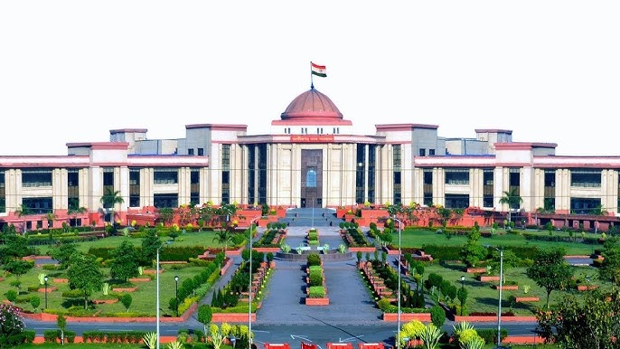 छत्तीसगढ़ उच्च न्यायालय का बड़ा फैसला: अब निजी स्कूलों में 5वीं और 8वीं की परीक्षा शिक्षा विभाग कराएगा